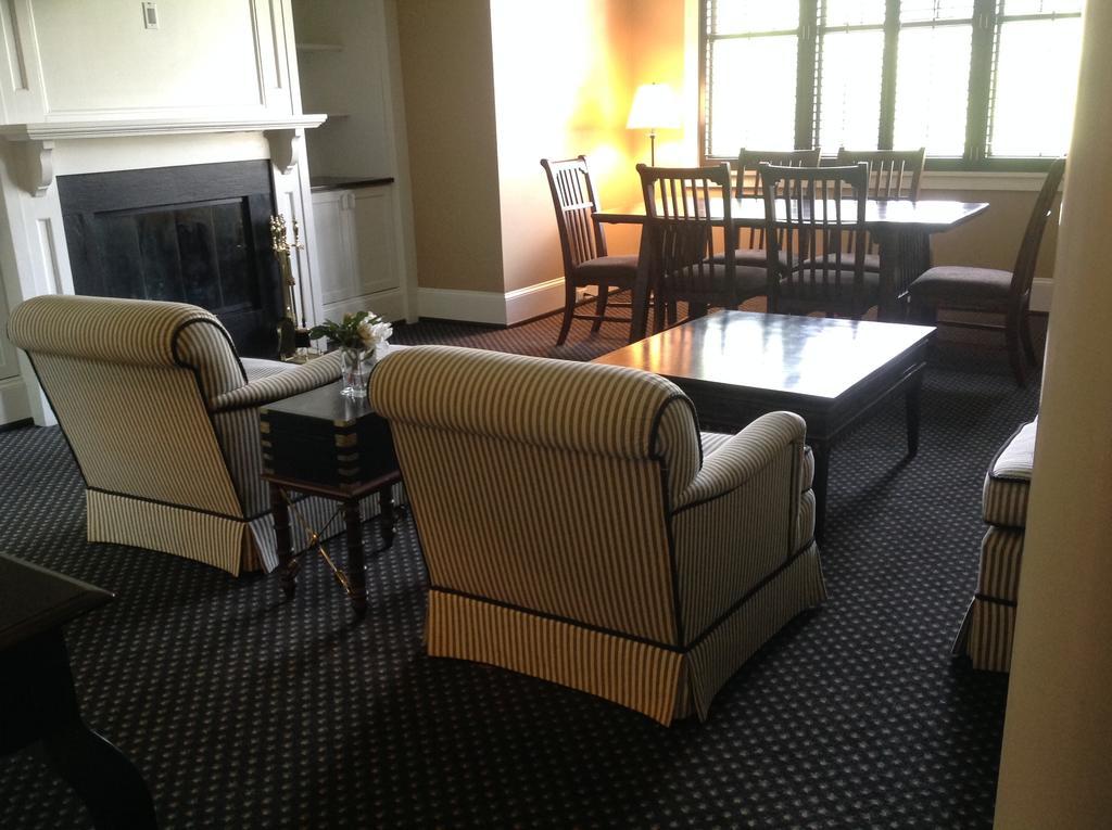 Om Sanctuary Holistic Retreat Hotel Asheville Room photo